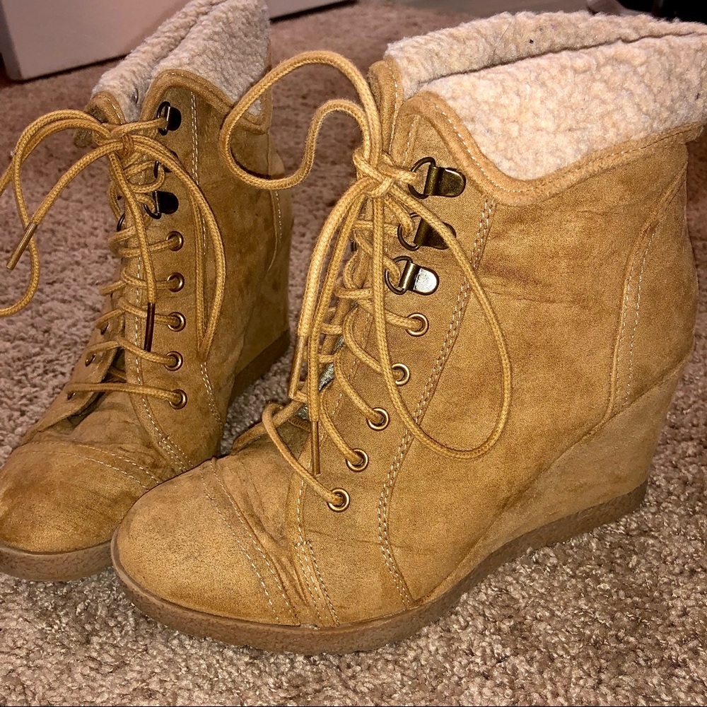 Faded Glory•Tan Combat Wedge Booties•Lace-Up•Sherpa Lined•Size 7 1/2